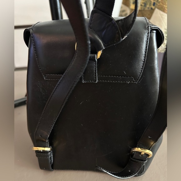 Salvatore Ferragamo BLACK LEATHER Backpack. Rare Shoe Charm on Inside Zipper.HP - Picture 5 of 16
